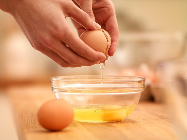 Cách làm mặt nạ dưỡng da từ lòng trắng trứng