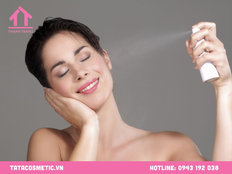 Xịt khoáng là gì và lợi ích của nó trong skincare